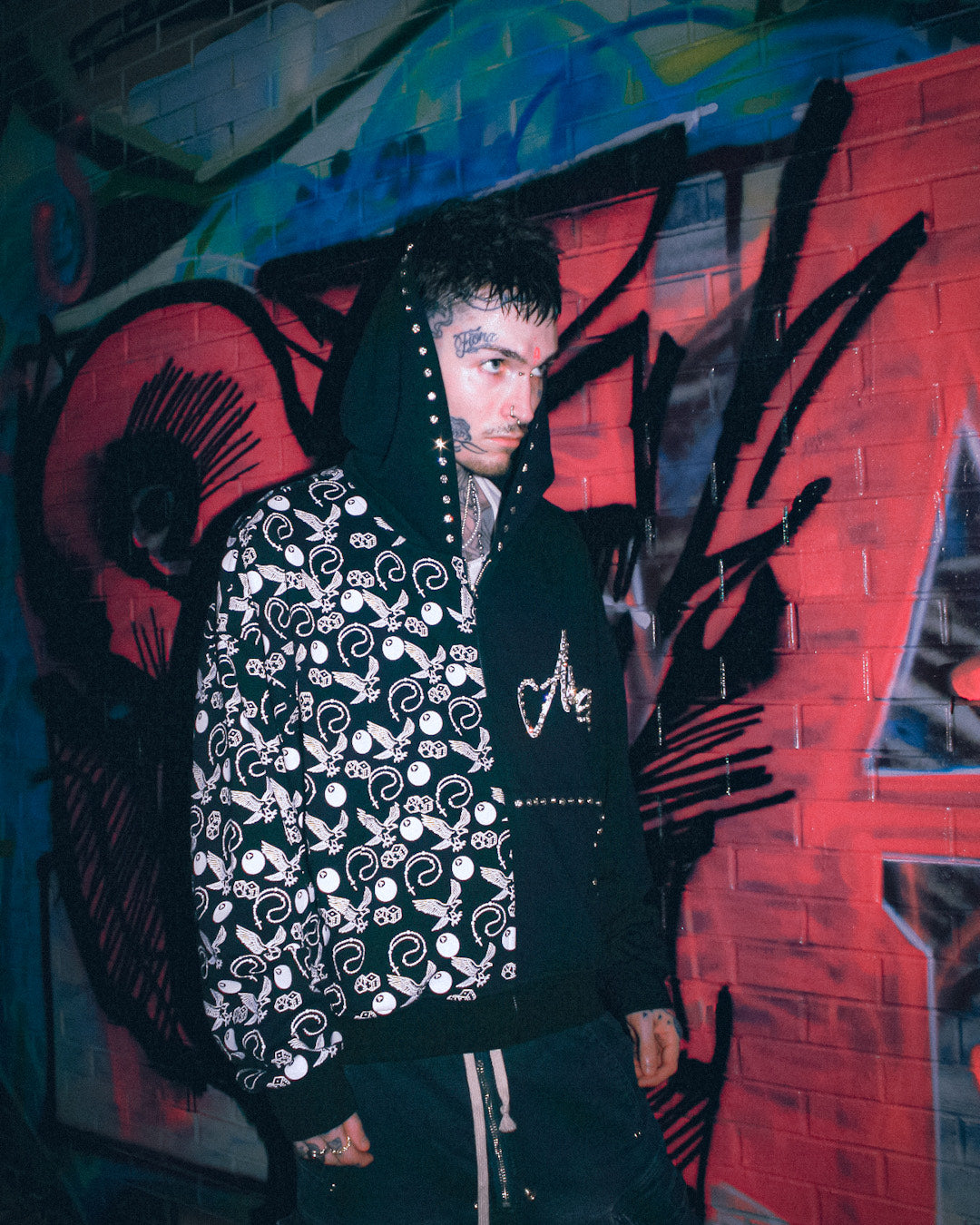 Gem stone zip up black